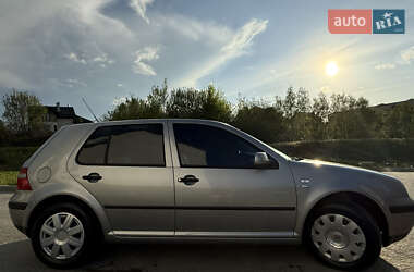 Хетчбек Volkswagen Golf 2003 в 
