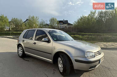 Хетчбек Volkswagen Golf 2003 в 