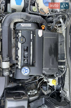 Хетчбек Volkswagen Golf 2003 в 