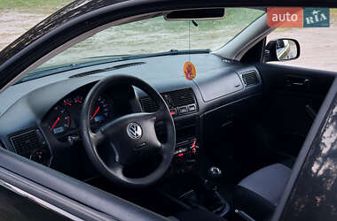 Хетчбек Volkswagen Golf 2003 в Охтирці