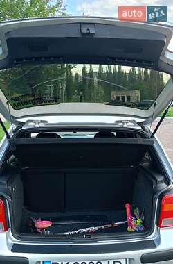 Хэтчбек Volkswagen Golf 2001 в 