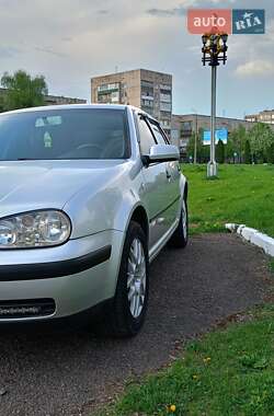 Хэтчбек Volkswagen Golf 2001 в 