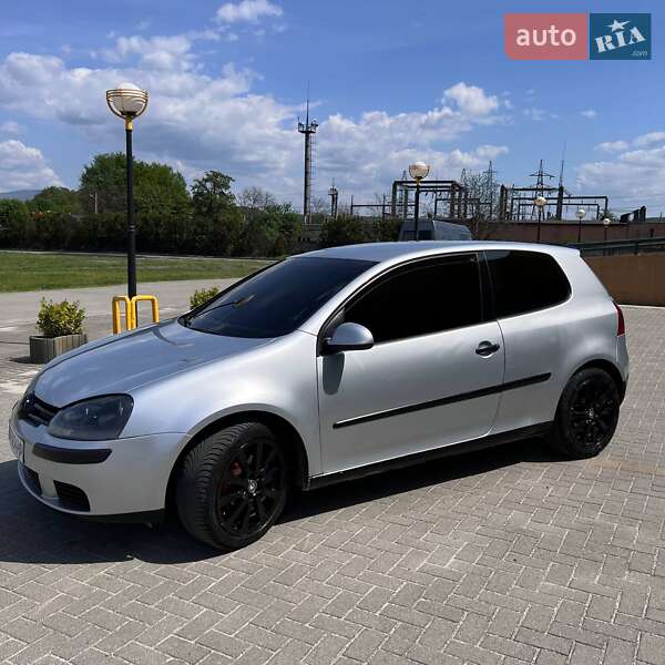 Хэтчбек Volkswagen Golf 2003 в Мукачево