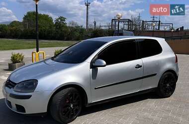 Хэтчбек Volkswagen Golf 2003 в 