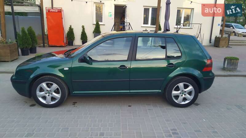 Хетчбек Volkswagen Golf 2002 в Ланівці