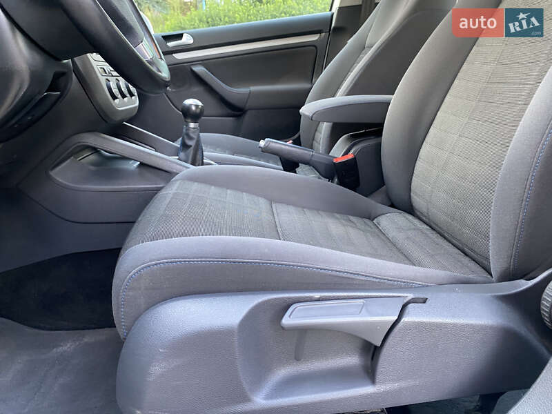 Хетчбек Volkswagen Golf 2008 в Умані