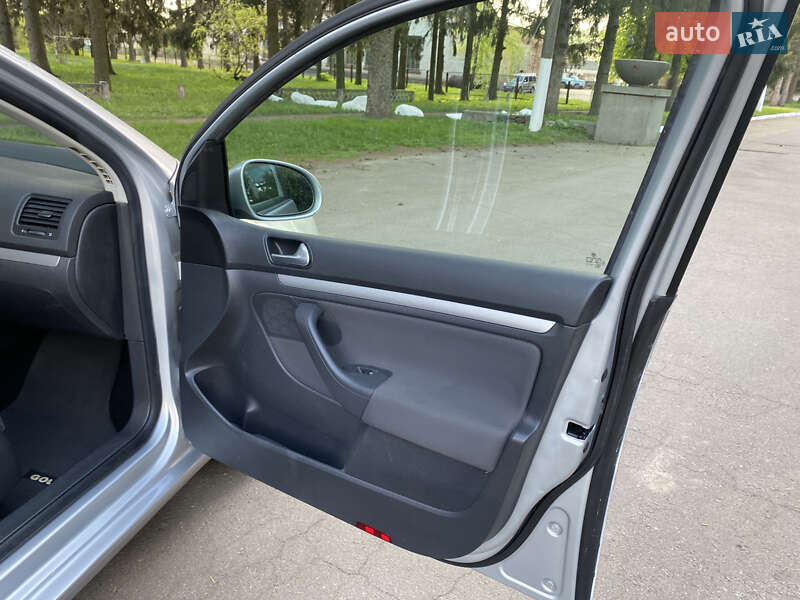 Хетчбек Volkswagen Golf 2008 в Умані