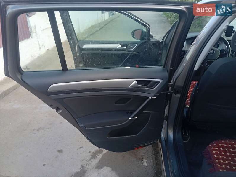 Хетчбек Volkswagen Golf 2014 в Сарнах