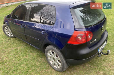 Хэтчбек Volkswagen Golf 2005 в 