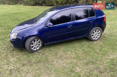 Хэтчбек Volkswagen Golf 2005 в 