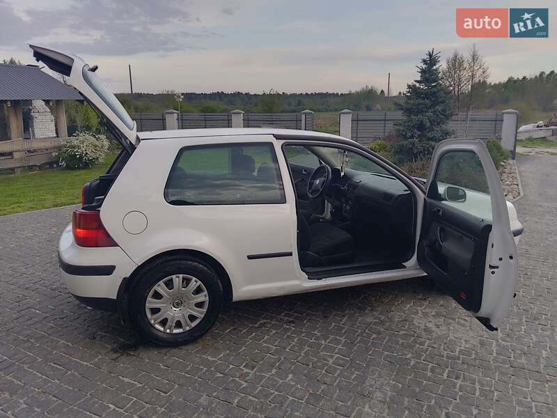 Хетчбек Volkswagen Golf 1998 в Новому Яричеві