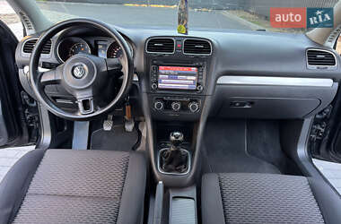 Хетчбек Volkswagen Golf 2010 в 