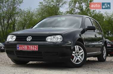Хетчбек Volkswagen Golf 2003 в 