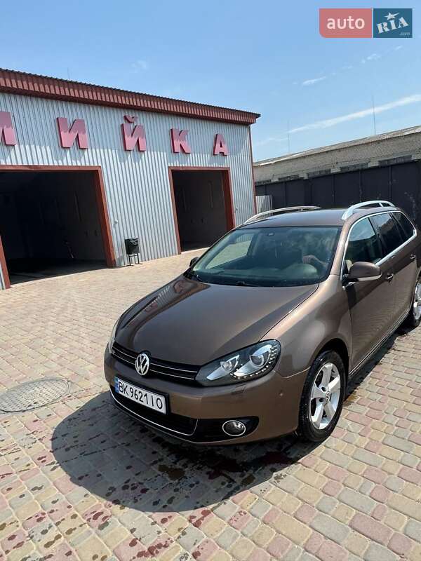 Універсал Volkswagen Golf 2011 в 