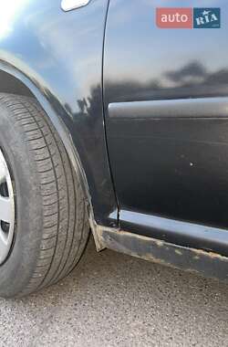 Хэтчбек Volkswagen Golf 2000 в 
