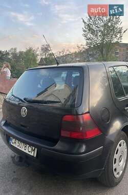 Хэтчбек Volkswagen Golf 2000 в 