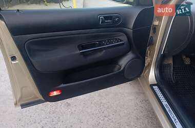 Хетчбек Volkswagen Golf 2002 в 
