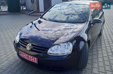 Хэтчбек Volkswagen Golf 2005 в 