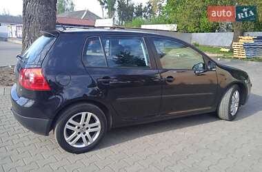 Хэтчбек Volkswagen Golf 2005 в 