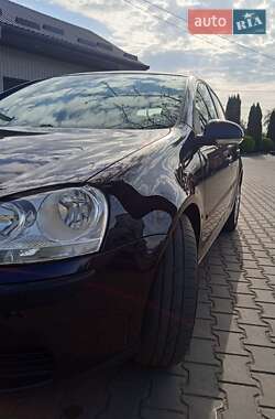 Хэтчбек Volkswagen Golf 2005 в 