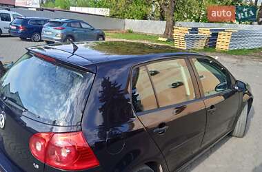Хэтчбек Volkswagen Golf 2005 в 