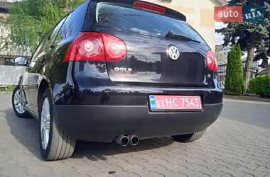 Хэтчбек Volkswagen Golf 2005 в 
