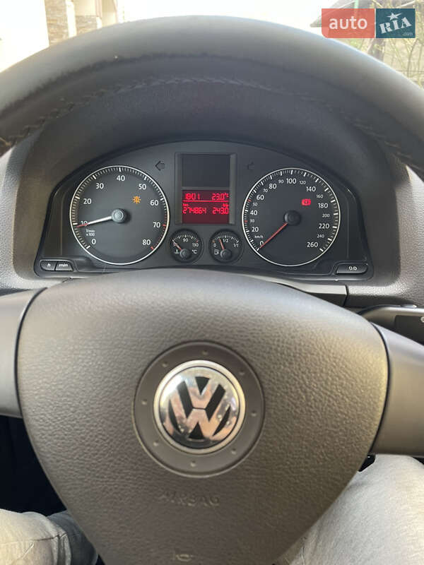 Хетчбек Volkswagen Golf 2005 в Чернівцях