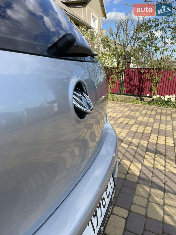 Хетчбек Volkswagen Golf 2005 в Чернівцях