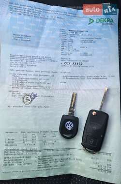Хэтчбек Volkswagen Golf 2002 в 