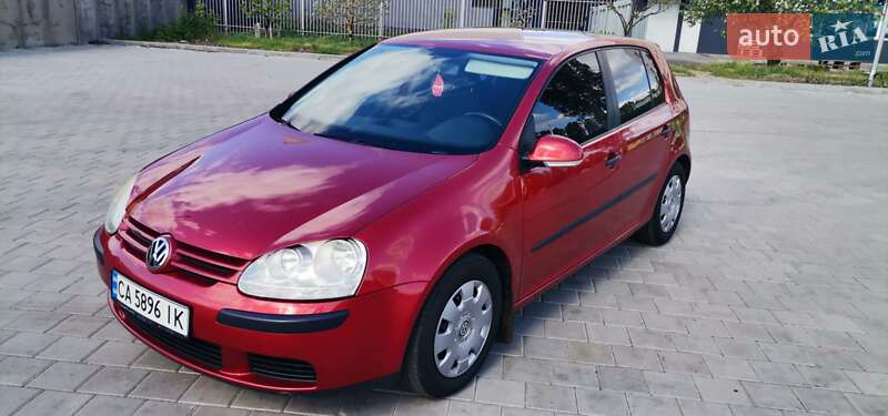 Хэтчбек Volkswagen Golf 2005 в 