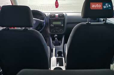 Хэтчбек Volkswagen Golf 2005 в 