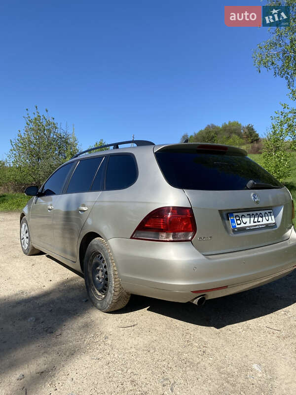 Універсал Volkswagen Golf 2012 в Судовій Вишні