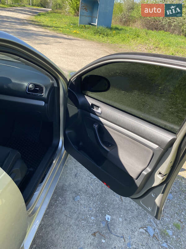 Універсал Volkswagen Golf 2012 в Судовій Вишні