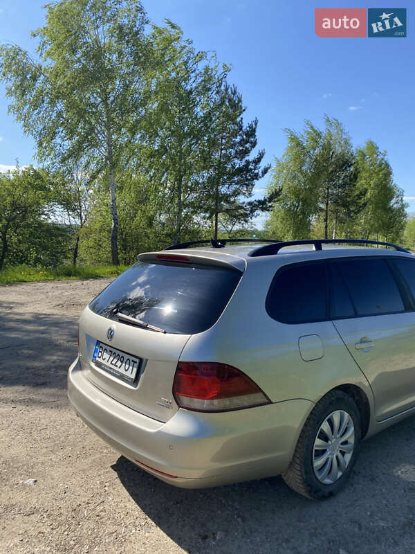 Універсал Volkswagen Golf 2012 в Судовій Вишні