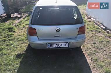 Хэтчбек Volkswagen Golf 2003 в 