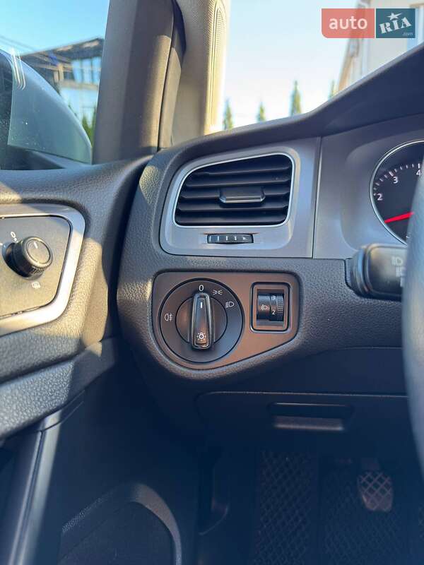 Хетчбек Volkswagen Golf 2014 в Рівному