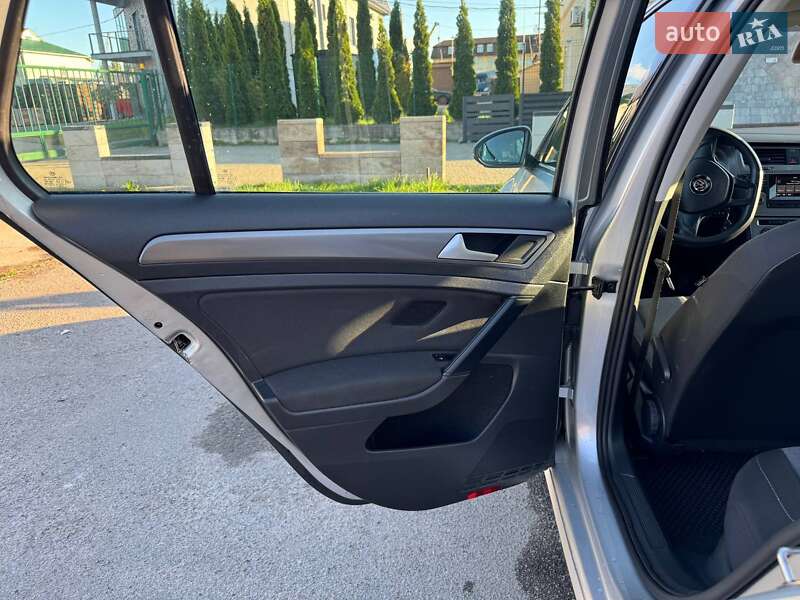 Хетчбек Volkswagen Golf 2014 в Рівному