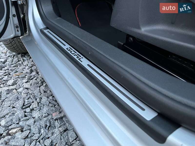 Хэтчбек Volkswagen Golf 2007 в Полтаве