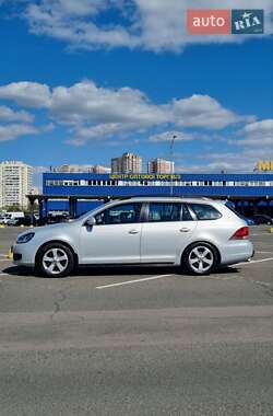 Універсал Volkswagen Golf 2012 в Києві