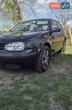 Хетчбек Volkswagen Golf 2003 в Володимирці