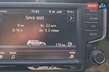 Хэтчбек Volkswagen Golf 2016 в 