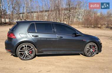 Хэтчбек Volkswagen Golf 2016 в 