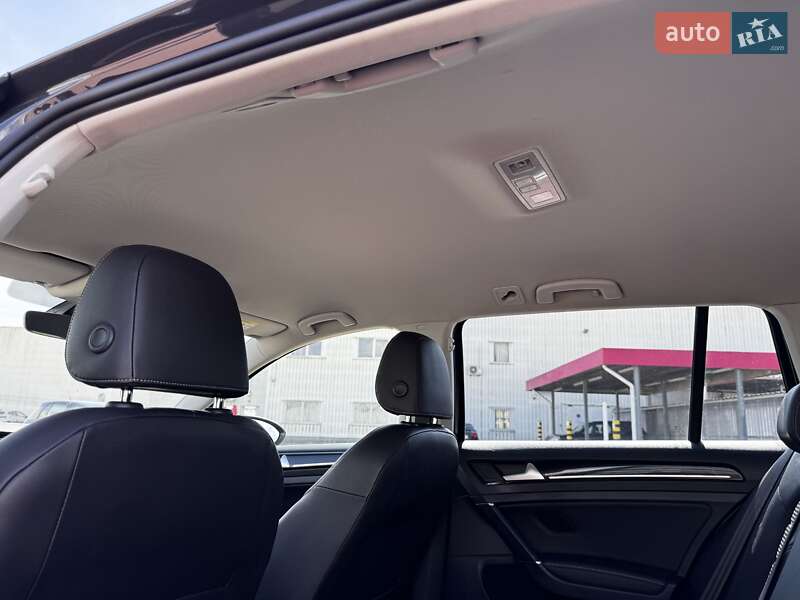 Універсал Volkswagen Golf 2016 в Львові