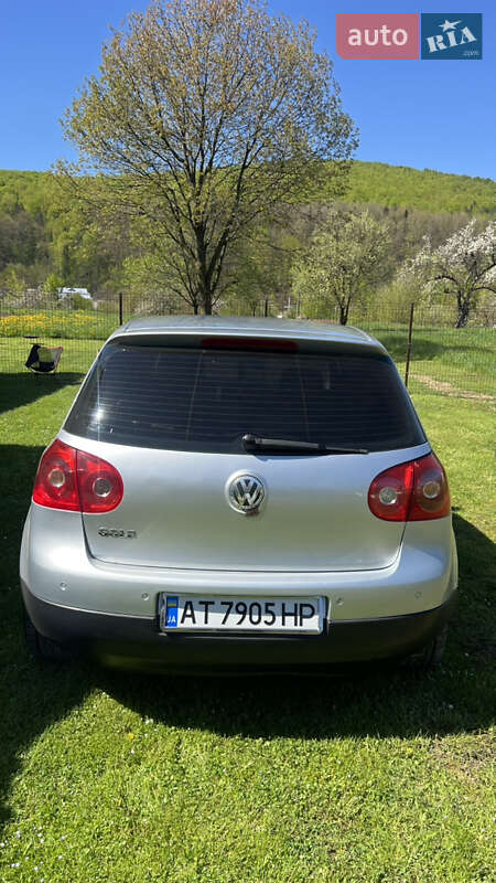 Хетчбек Volkswagen Golf 2004 в Косові
