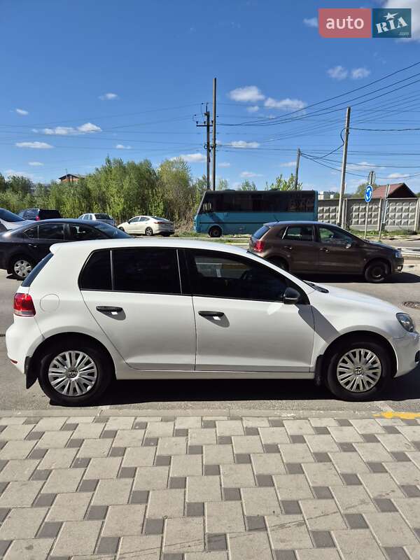 Хэтчбек Volkswagen Golf 2011 в Ирпене