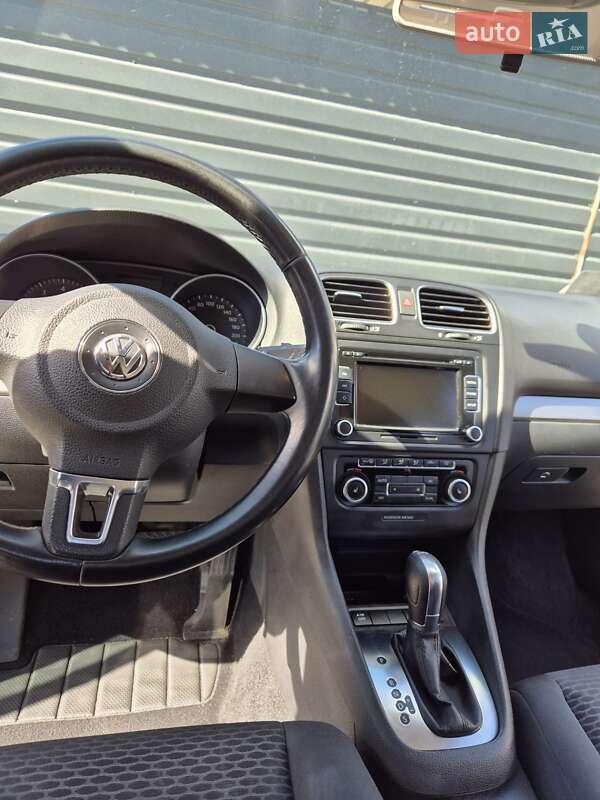 Хэтчбек Volkswagen Golf 2011 в Ирпене
