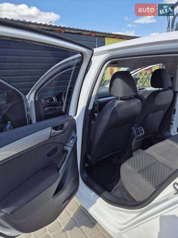 Хэтчбек Volkswagen Golf 2011 в Ирпене