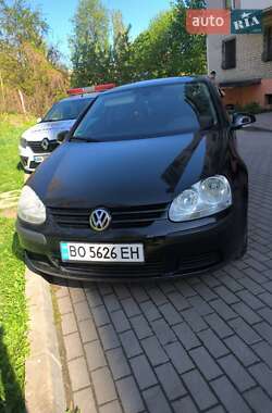 Хетчбек Volkswagen Golf 2005 в 
