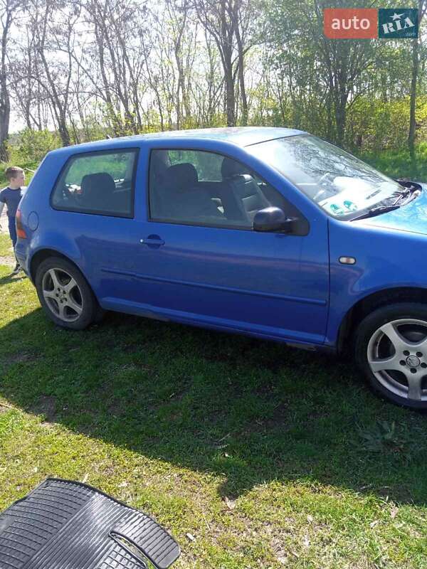 Хэтчбек Volkswagen Golf 1999 в Долинской