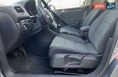 Хэтчбек Volkswagen Golf 2009 в 